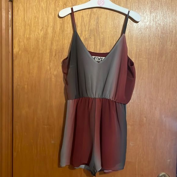 •ENVY•SHEER RED WINE/SMOKE GRAY SPAGHETTI STRAP ROMPER IN SIZE SMALL (NWOT) - Picture 2 of 9